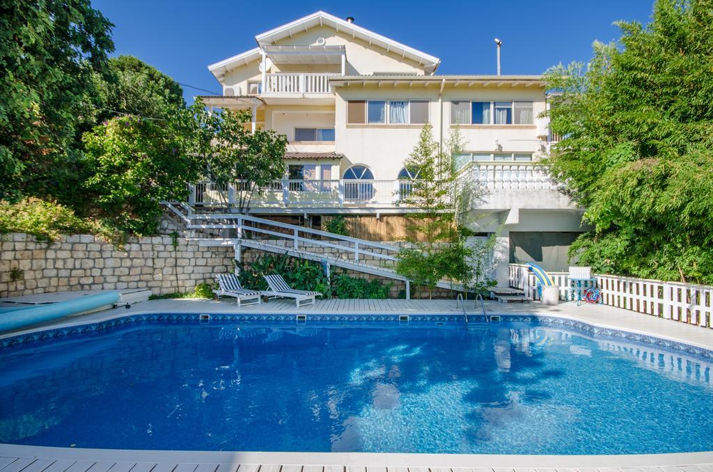 Ha'Seuda Ha'Achrona Suites Amirim Exterior photo