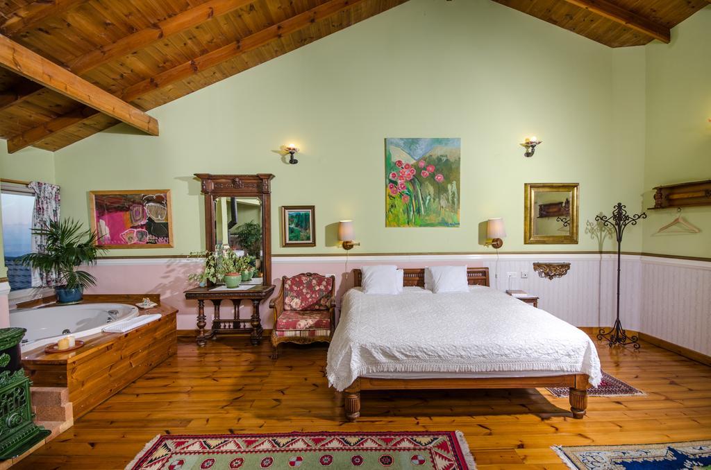 Ha'Seuda Ha'Achrona Suites Amirim Exterior photo